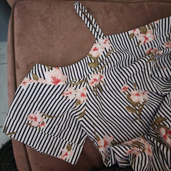 Paper Crane Tie Front Striped Floral Spaghetti Cold Shoulder Top Women's Large L - Picture 3 of 7